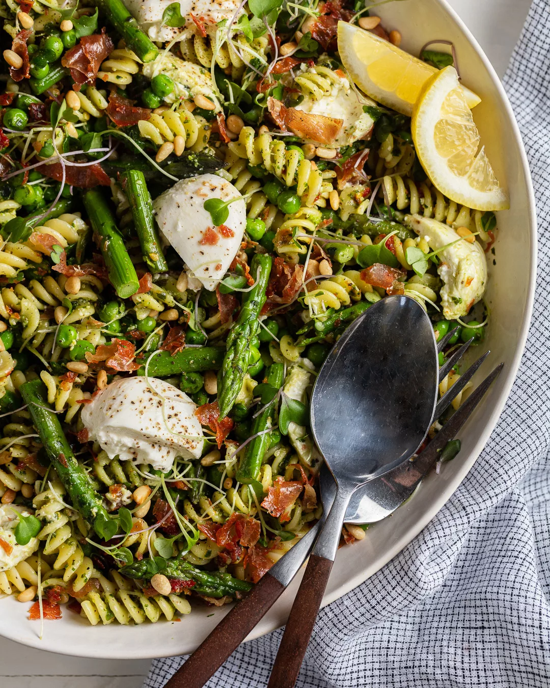 G1582 20220419 018 Pesto Pasta Salad With Crispy Prosciutto