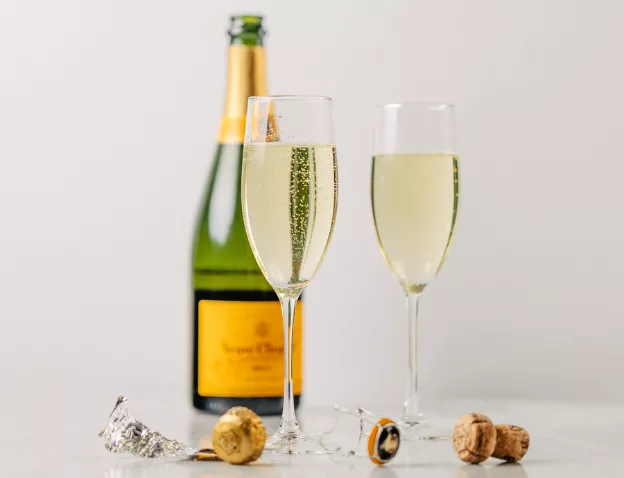 RIGHT SECOND ROW IMAGE 624px by 478px 12 How to Open a Bottle of Champagne How to Open a Bottle of Champagne