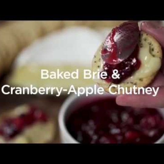 Baked Brie and Apple-Cranberry Chutney Gelson's